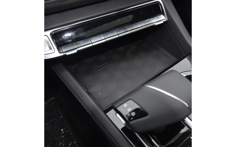 長(zhǎng)安逸動(dòng)plus車載無(wú)線充電安裝教程